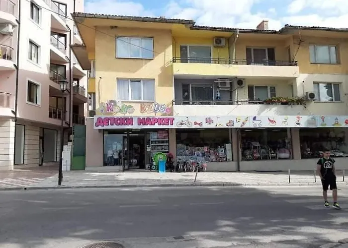 за гости моника Apartment Balchik